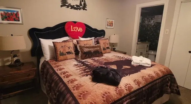 The Bear Den, Boek Appartement Hotels in Missouri met zwembad, Zwembad
