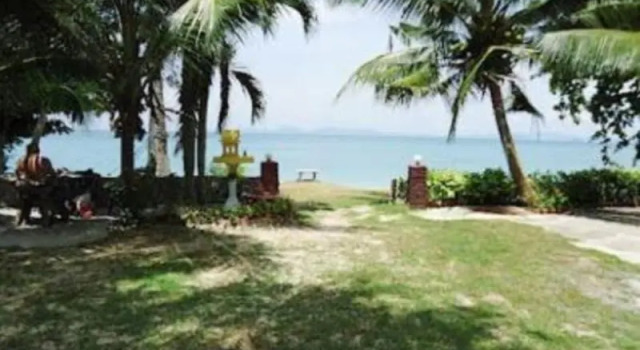 Бунгало с балконом и рядом с пляжем Pine Bungalow Krabi