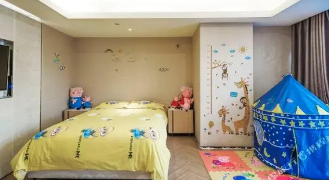 Семейный номер Standard Elite Polink Global Hotel
