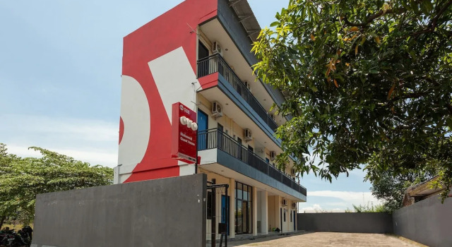Richmond Guest House by OYO Rooms, Book Guesthouse North Cirebon West Java