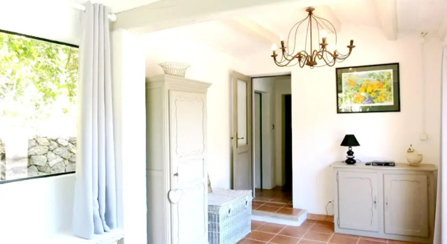 House With one Bedroom in Barjols, With Private Pool, Enclosed Garden, Забронировать Отель Отели Баржоль с парковкой, Парковка