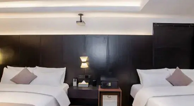 Семейный люкс с видом на реку Hostel · Tianhua House Hotel