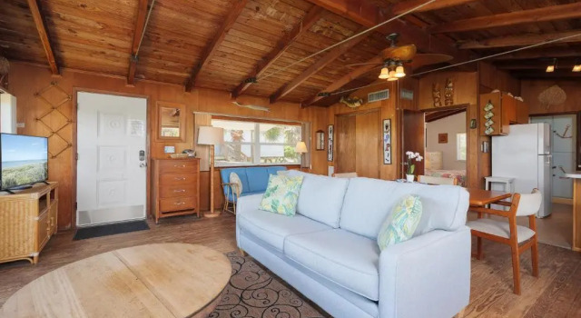 Pounds Cottage, 1 Bedroom, Sleeps 4, Ocean Front, Pet Friendly, Book Hotel Hoteller i Butler Beach med parkering, Parkering