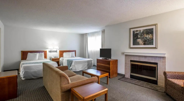 Cloverleaf Suites Columbia, Забронировать Отель Колумбия Congaree National Park, рядом с Ботанический сад Ривербэнкс