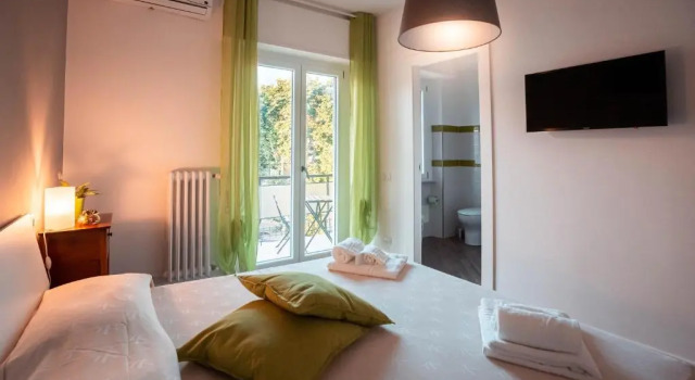 Двухместный номер Deluxe с балконом Be Your Home - Guest House Colors