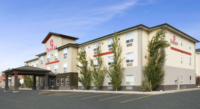 Ramada by Wyndham Edson, Book Hotel Hoteller i Edson med parkering, Parkering