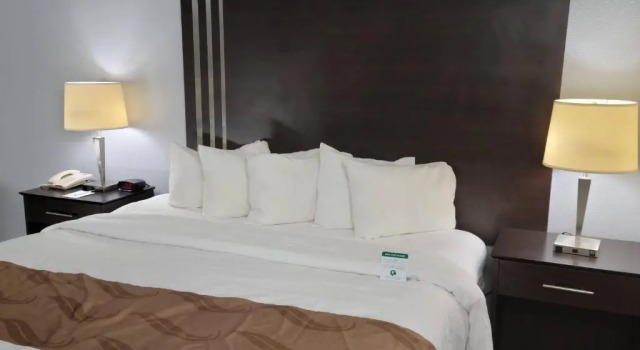 Номер Standard Quality Inn Terre Haute University Area