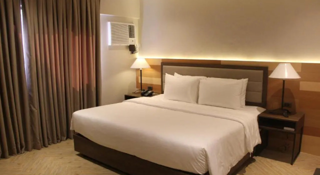 Люкс Deluxe Acacia Hotel Bacolod