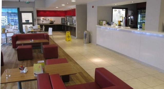 Travelodge Liverpool Central Exchange Street, Забронировать Отель Отели Ливерпуля с завтраком, рядом с Квартал Каверн, Завтраки
