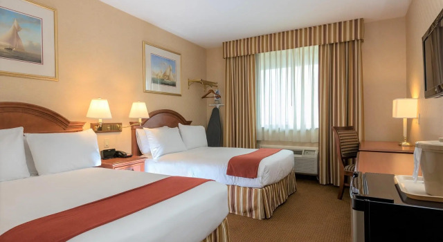 Четырёхместный номер Standard Five Towns Inn - JFK Airport