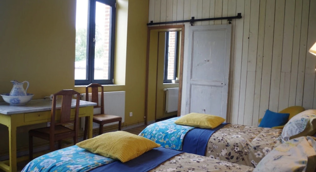 L'école est finie !, Rezervasyon Otel Féron Aisne