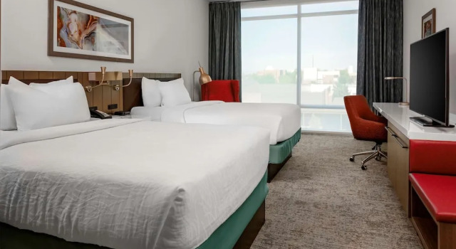 Четырёхместный номер Standard с красивым видом из окна Hilton Garden Inn Chandler Downtown