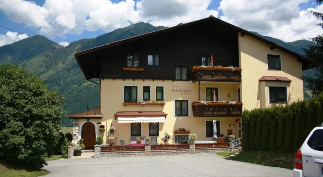 Апартаменты с 2 комнатами Ferienwohnung am Krausberghof mit Balkon und Parkplatz, 6 Fahrminuten zur Alpentherme Gastein und zur Schlossalmbahn