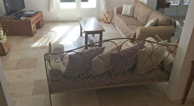 Inviting Villa in Saumane-de-vaucluse With Swimming Pool, Забронировать Вилла Виллы Овернь-Рона-Альпы, Вилла