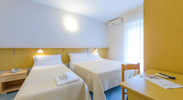 Hotel Falco, Забронировать Отель Отели Риччоне с бассейном, Бассейн