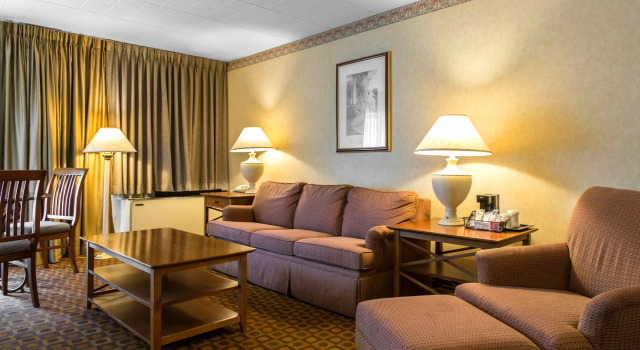 Bradley Inn, 예약 호텔 윈저 록스 Connecticut