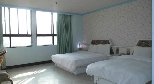 Трёхместный номер Standard Modern Plaza Hotel
