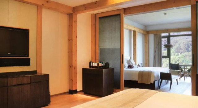 Четырёхместный номер Classic с видом на горы InterContinental One Thousand Island Lake Resort