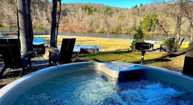Номер Standard с видом на реку Asheville River Cabins, WorldHotels Backdrop