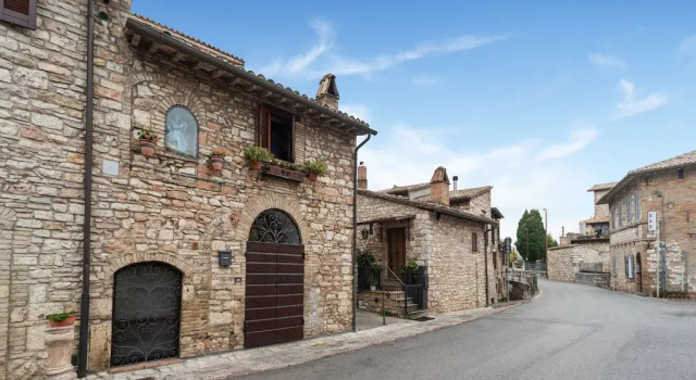 Apartment With Swimming Pool Near the Forest, Varaa Huoneisto Assisi Umbria