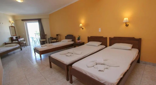 Люкс с видом на бассейн Aphrodite Hotel