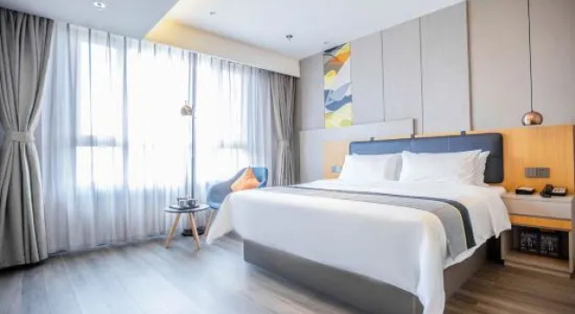 Люкс Homeinn Selected Hotel (Ulanhot Water View Park)