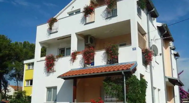 Apartments Batur, Забронировать Апартаменты/квартира Задар Задарская жупания, рядом с Пляж Мали Милни