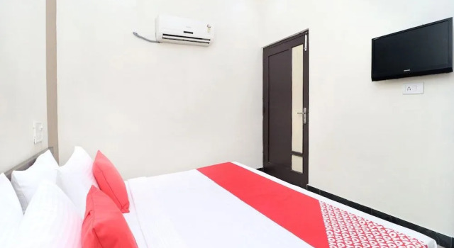 OYO 14860 Hotel Silver Star, Book Hotel Bathinda Punjab