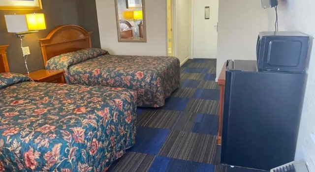 Четырёхместный номер Standard Country Club Inn & Suites