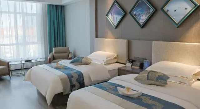 Burqin Lanfeng Holiday Hotel, Prenota Hotel Hotel a Xinjiang con parcheggio, Parcheggio