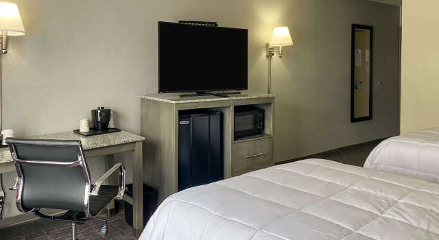 Clarion Pointe - Greensboro Coliseum Area, Забронировать Отель Гринсборо Северная Каролина, рядом с Торговый центр Four Seasons