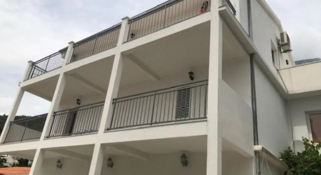 Apartments Eddie - 80m from sea, Забронировать Апартаменты/квартира Башка-Вода Макарска Ривьера, рядом с Пляж Лозница