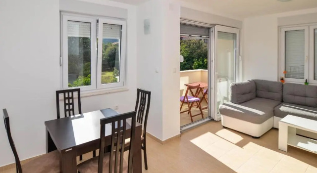 Апартаменты c 1 комнатой с балконом Apartments Leko