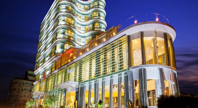 Кровать в общем номере River Hotel