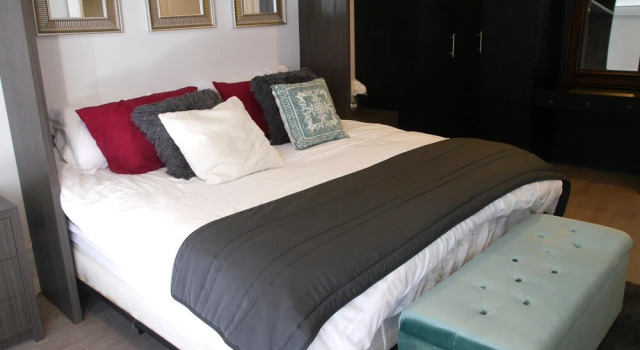 Newly Designed 1BR Condo, Varaa Hotelli Toronto 
