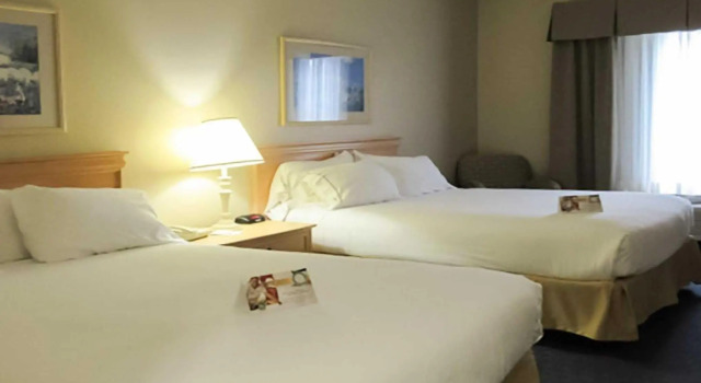 Четырёхместный номер Standard Blue Water Inn & Suites BW Signature Collection
