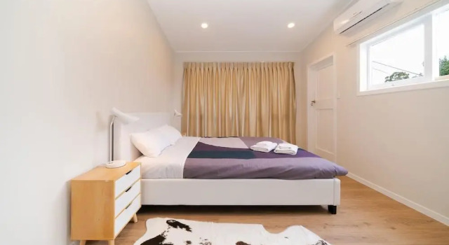 Takapuna Central Spacious & New Home 3