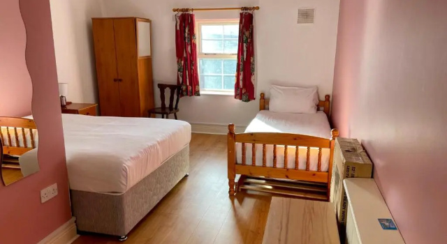 Standard Twin room An Stór Townhouse
