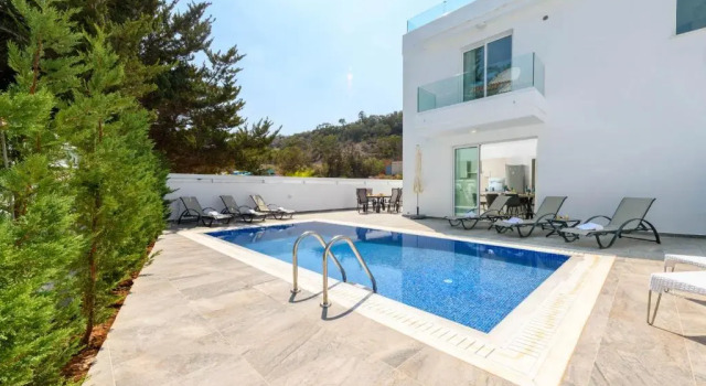 Вилла с 4 комнатами Green Bay Villa #13