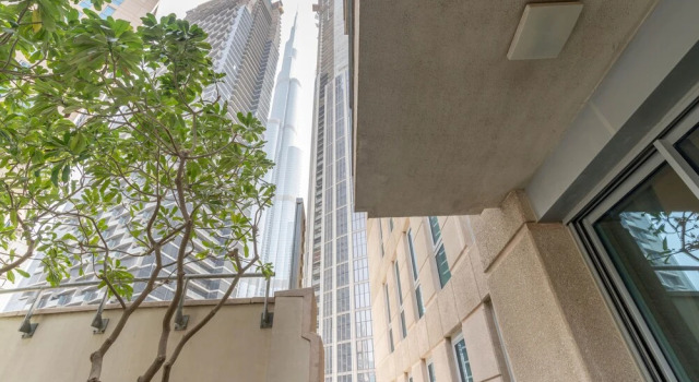 Lux BnB 3BDR Burj Khalifa & Pool Views, Забронировать Отель «постель и завтрак» Даунтаун Дубай , рядом с Дубайский аквариум