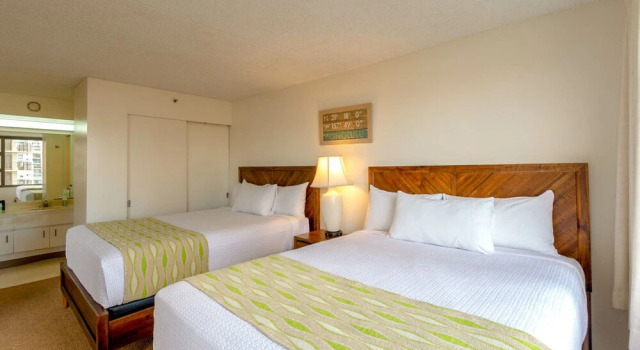 Waikiki Banyan - Ocean View Tower 1 Suite 1212, Забронировать Отель Отели Гонолулу 3 звезды, рядом с Royal Hawaiian Theater Legends in Concert Waikiki, 3*