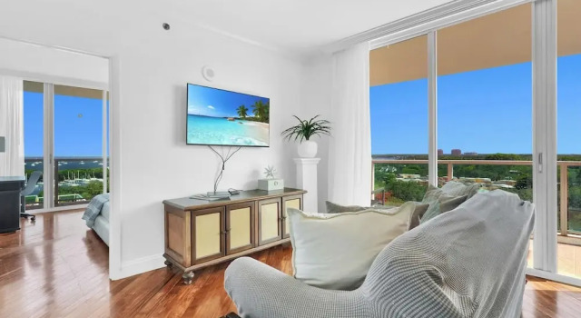 Tropical Paradise - Spacious 3-Bedroom