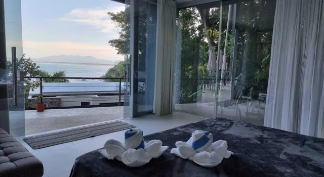 Номер Standard с красивым видом из окна Vista Ocean Suites