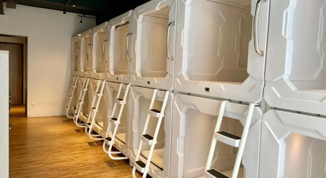 Кровать в общем номере Stay Inn Hostel Jakarta - Adults only