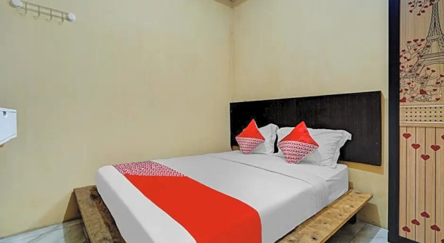 Номер Deluxe Urbanview Hotel Pondok Sabaraya Syariah by RedDoorz