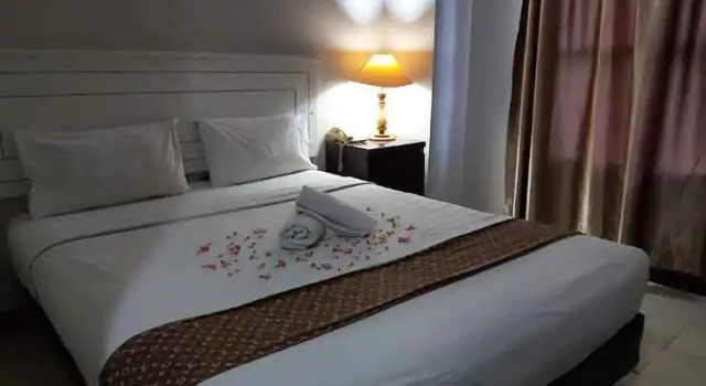 Corner palace, Book Hotel Hoteller i North Maluku med parkering, Parkering