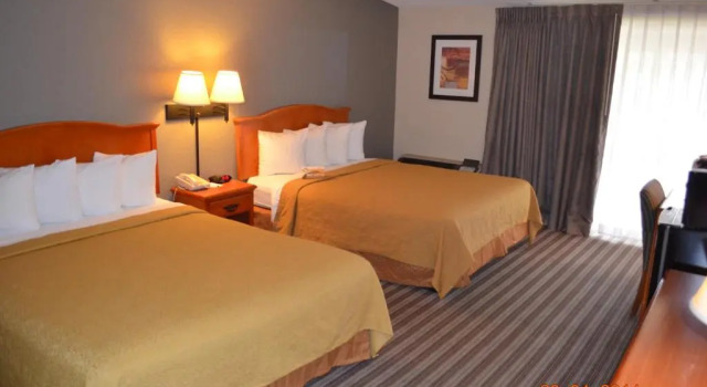 Четырёхместный номер Standard с балконом Quality Inn & Suites NRG Park - Medical Center
