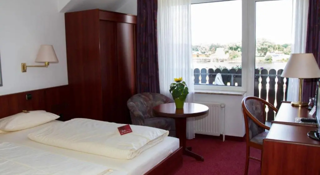 Двухместный номер Standard с видом на озеро Hotel Seeblick garni