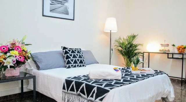 Valencia B&B, Забронировать Отель «постель и завтрак» Сьютат Белла 