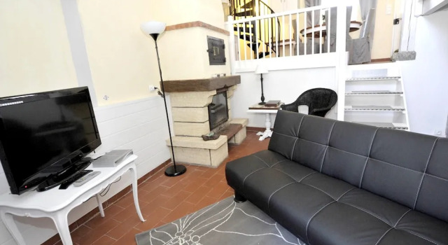 House With 2 Bedrooms in Volvic, With Furnished Terrace and Wifi, Забронировать Отель Вольвик Auvergne Volcanoes, рядом с Château de Tournoël